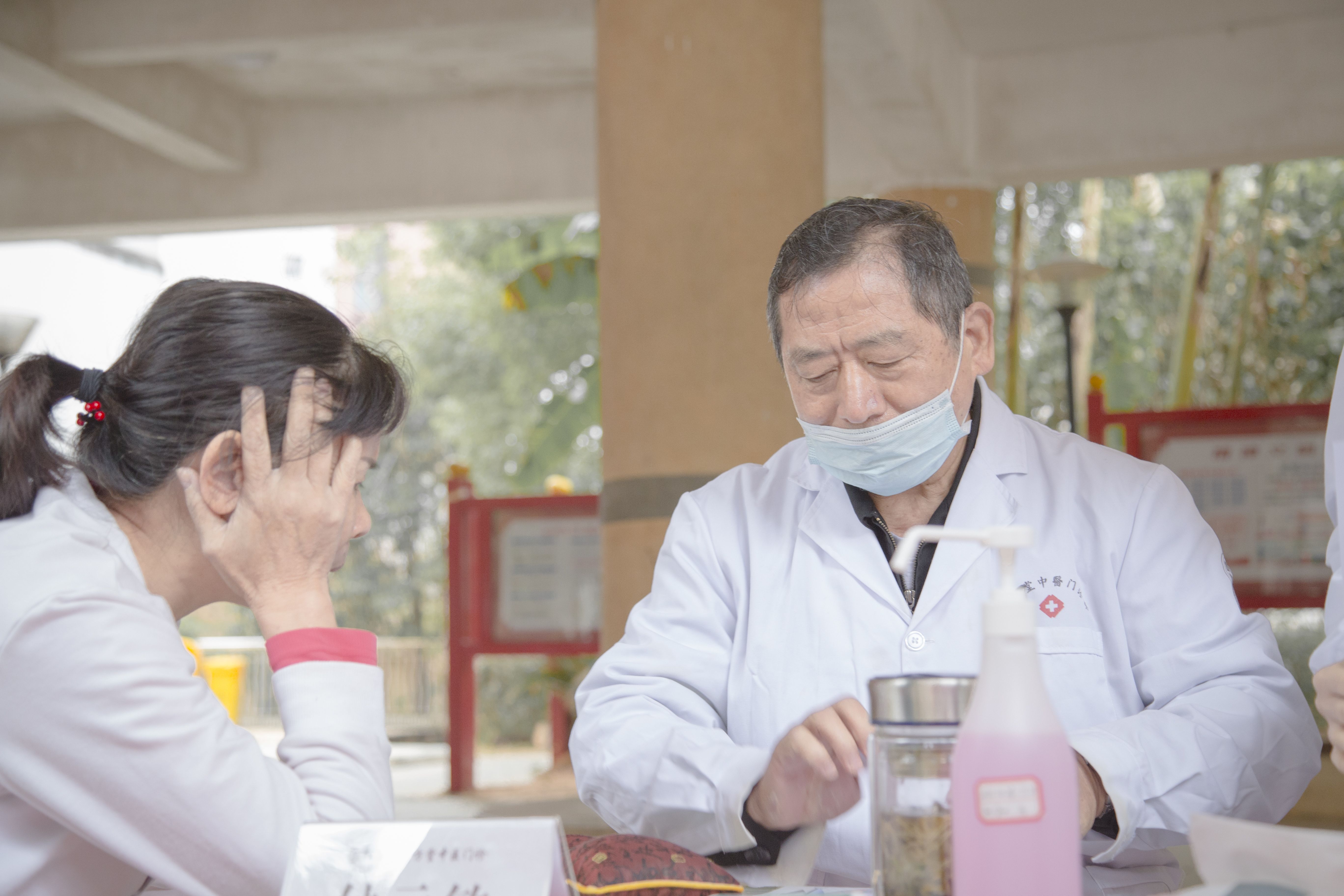 贡方堂国医馆开展爱心义诊进社区活动