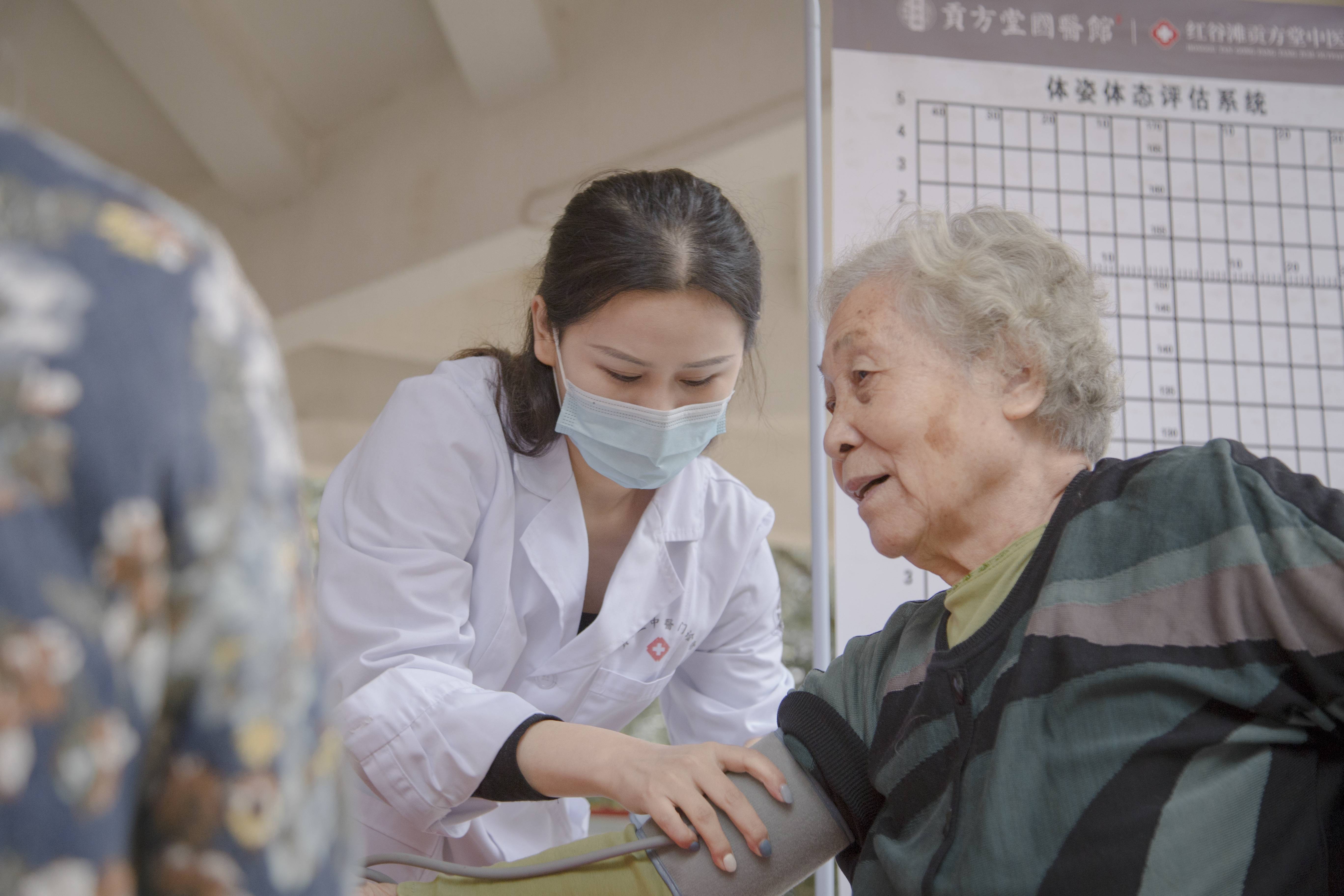 贡方堂国医馆开展爱心义诊进社区活动